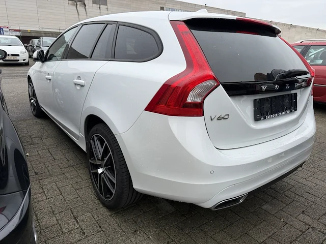 Volvo v60 2.0 d2 eco kinetic, 2017 - afbeelding 18 van  22