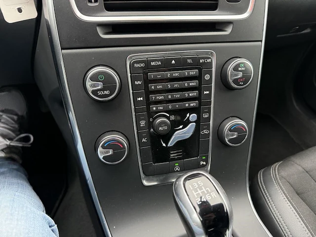 Volvo v60 2.0 d2 eco kinetic, 2017 - afbeelding 21 van  22