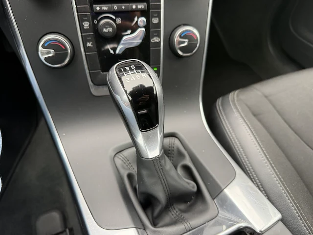 Volvo v60 2.0 d2 eco kinetic, 2017 - afbeelding 22 van  22
