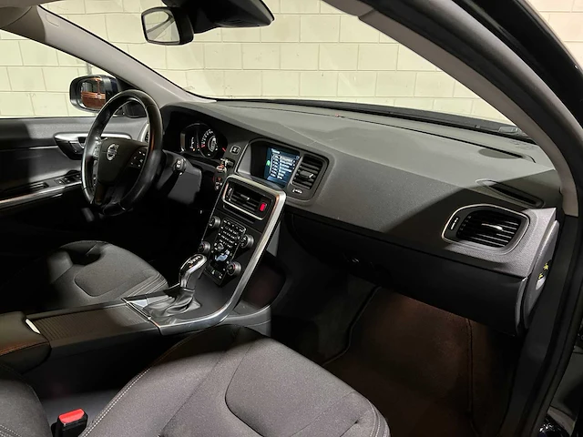Volvo v60 2.0 d2 momentum 120pk 2016 -automaat-, h-765-rv - afbeelding 29 van  38