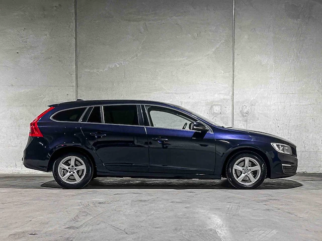 Volvo v60 2.0 d2 momentum 120pk 2016 -automaat-, h-765-rv - afbeelding 35 van  38