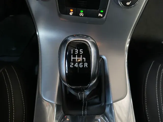 Volvo v60 2.0 d2 polar+ dynamic 120pk 2018 -orig. nl-, sb-091-v - afbeelding 17 van  44