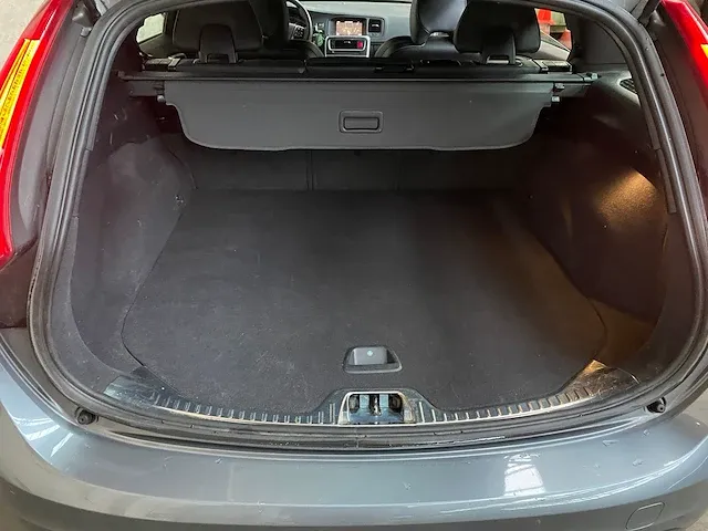 Volvo v60 2.0 d2 polar+ dynamic 120pk 2018 -orig. nl-, sb-091-v - afbeelding 25 van  44