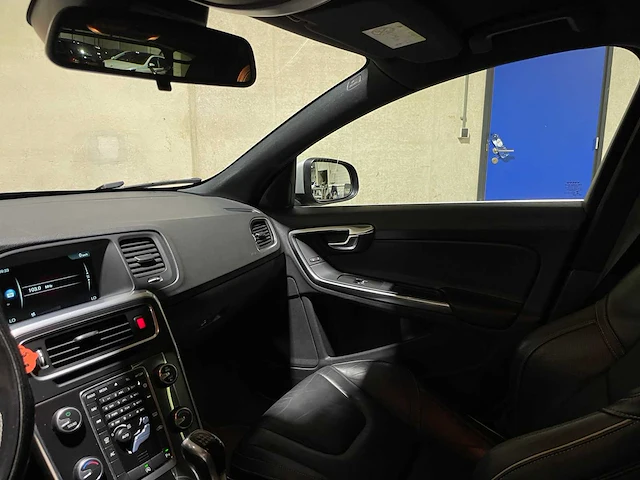 Volvo v60 2.0 d2 summum 120pk 2015, xf-303-k - afbeelding 11 van  41