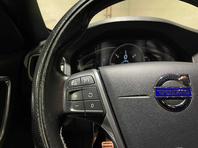 Volvo v60 2.0 d2 summum 120pk 2015, xf-303-k - afbeelding 14 van  41