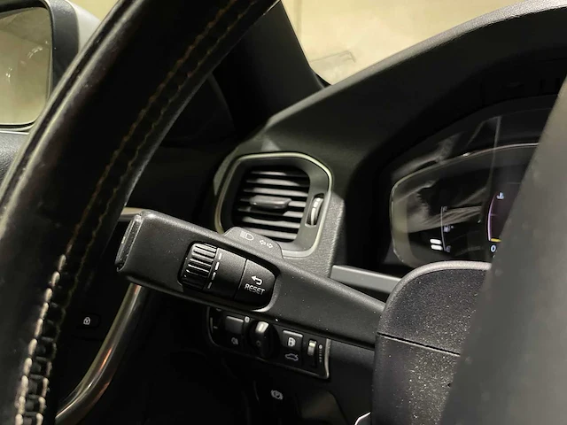 Volvo v60 2.0 d2 summum 120pk 2015, xf-303-k - afbeelding 16 van  41