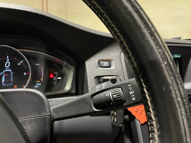 Volvo v60 2.0 d2 summum 120pk 2015, xf-303-k - afbeelding 17 van  41