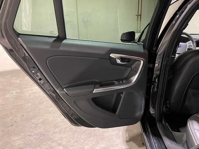 Volvo v60 2.0 d2 summum 120pk 2015, xf-303-k - afbeelding 25 van  41