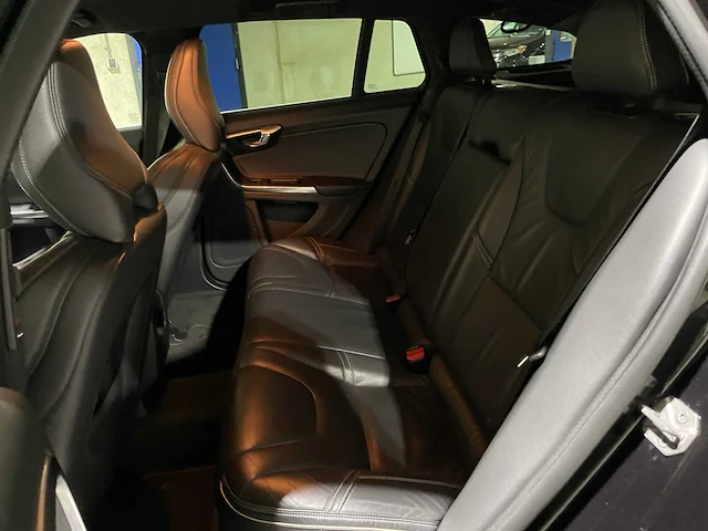 Volvo v60 2.0 d2 summum 120pk 2015, xf-303-k - afbeelding 26 van  41