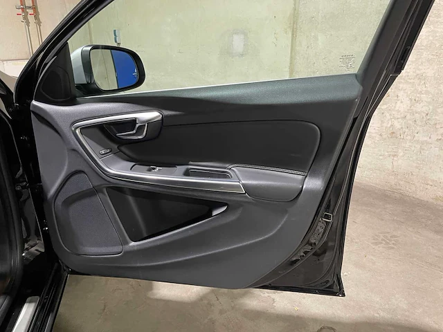Volvo v60 2.0 d2 summum 120pk 2015, xf-303-k - afbeelding 30 van  41