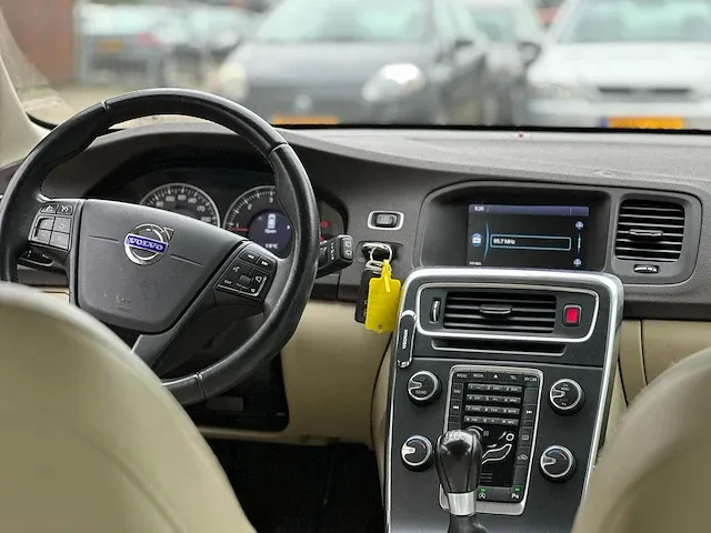 Volvo v60 2.0 d3, kh-590-j - afbeelding 3 van  18