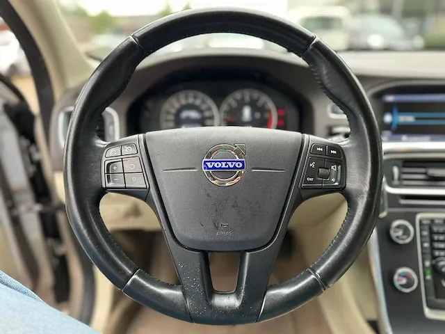 Volvo v60 2.0 d3, kh-590-j - afbeelding 4 van  18