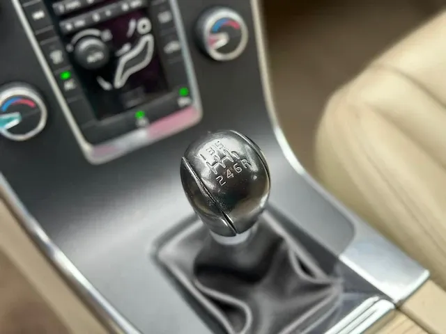 Volvo v60 2.0 d3, kh-590-j - afbeelding 7 van  18