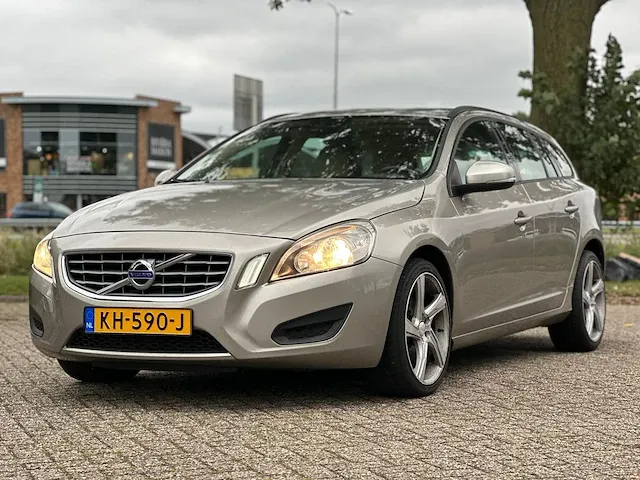Volvo v60 2.0 d3, kh-590-j - afbeelding 1 van  18
