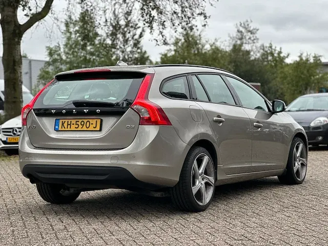 Volvo v60 2.0 d3, kh-590-j - afbeelding 11 van  18