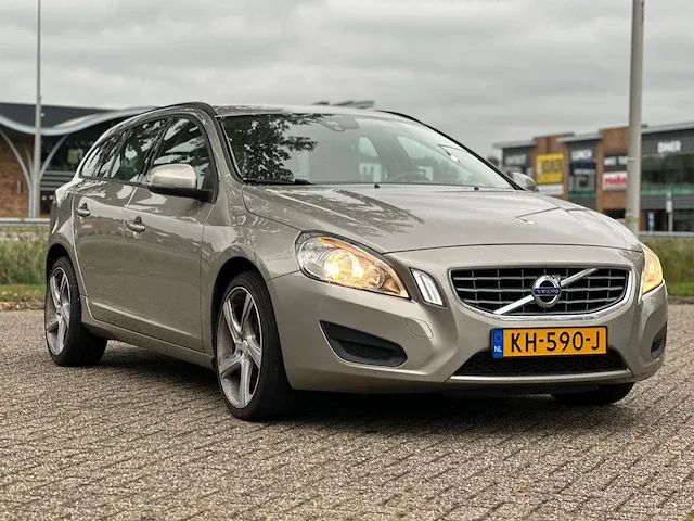 Volvo v60 2.0 d3, kh-590-j - afbeelding 12 van  18
