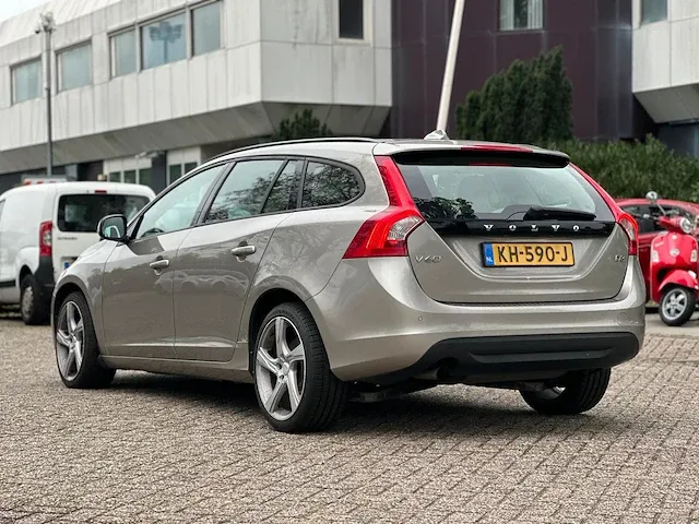 Volvo v60 2.0 d3, kh-590-j - afbeelding 13 van  18