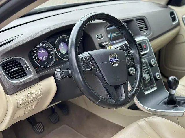 Volvo v60 2.0 d3, kh-590-j - afbeelding 15 van  18