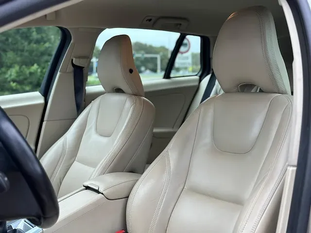Volvo v60 2.0 d3, kh-590-j - afbeelding 16 van  18