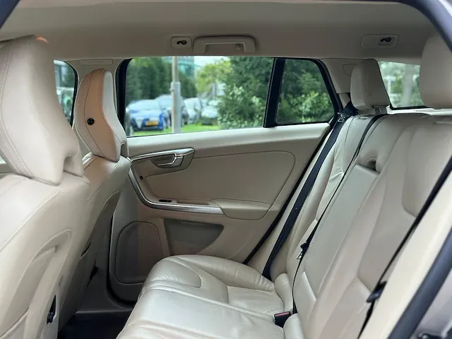 Volvo v60 2.0 d3, kh-590-j - afbeelding 17 van  18