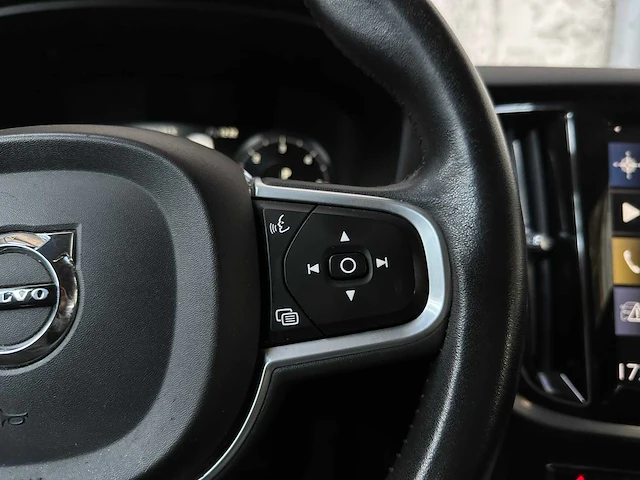 Volvo v60 2.0 d3 momentum 150pk 2019, g-381-lp - afbeelding 15 van  40