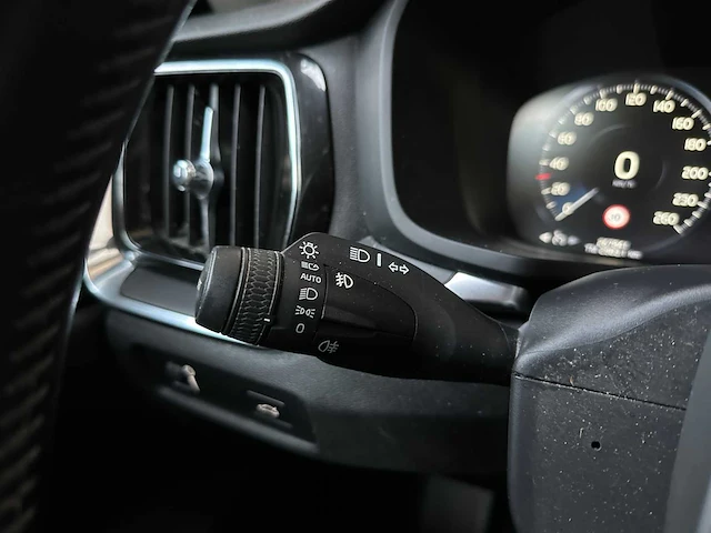 Volvo v60 2.0 d3 momentum 150pk 2019, g-381-lp - afbeelding 16 van  40
