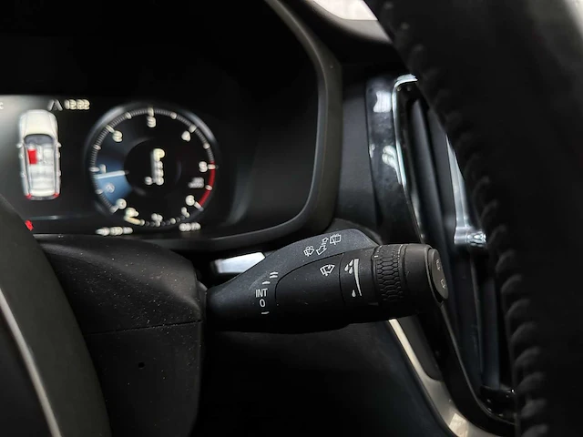 Volvo v60 2.0 d3 momentum 150pk 2019, g-381-lp - afbeelding 17 van  40