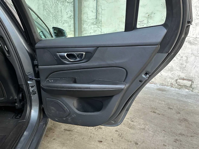 Volvo v60 2.0 d3 momentum 150pk 2019, g-381-lp - afbeelding 26 van  40