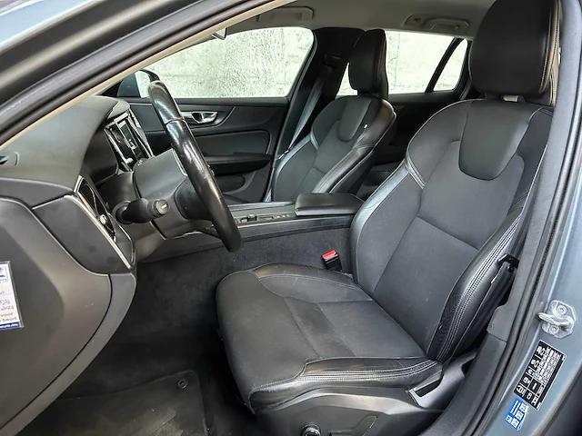 Volvo v60 2.0 d3 momentum 150pk 2019, g-381-lp - afbeelding 29 van  40