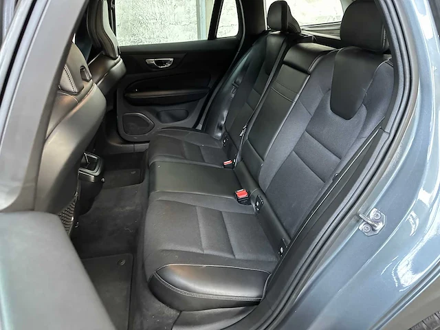 Volvo v60 2.0 d3 momentum 150pk 2019, g-381-lp - afbeelding 30 van  40