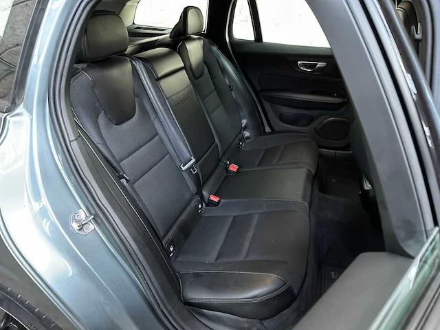 Volvo v60 2.0 d3 momentum 150pk 2019, g-381-lp - afbeelding 31 van  40