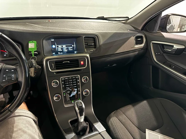 Volvo v60 2.0 d4 kinetic, gd-145-p - afbeelding 3 van  13