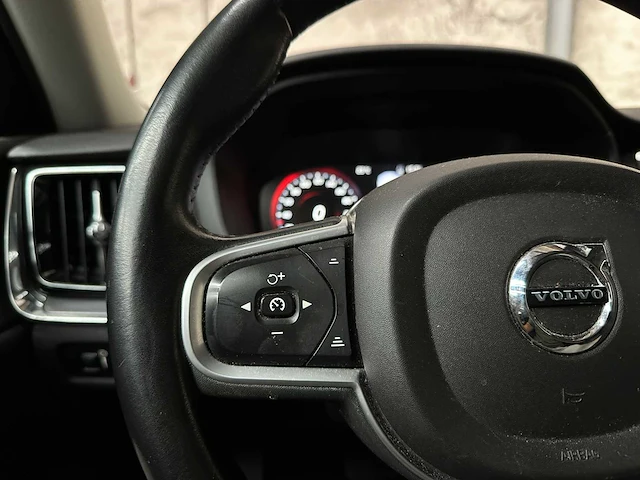 Volvo v60 2.0 d4 momentum 190pk 2018, tf-649-b - afbeelding 13 van  39