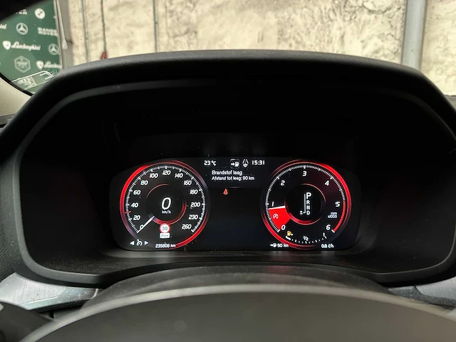 Volvo v60 2.0 d4 momentum 190pk 2018, tf-649-b - afbeelding 17 van  39