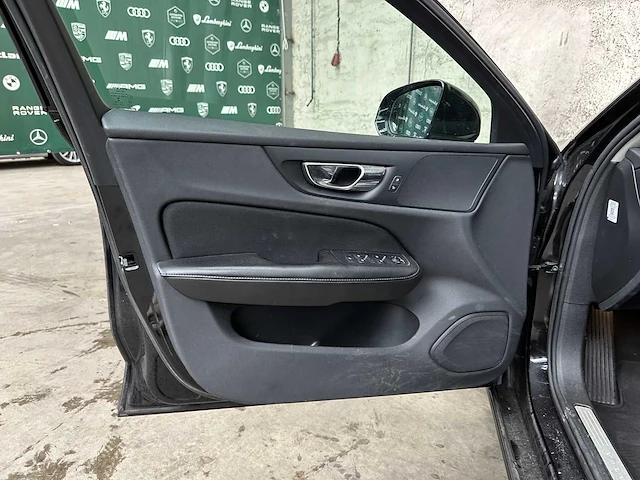 Volvo v60 2.0 d4 momentum 190pk 2018, tf-649-b - afbeelding 20 van  39