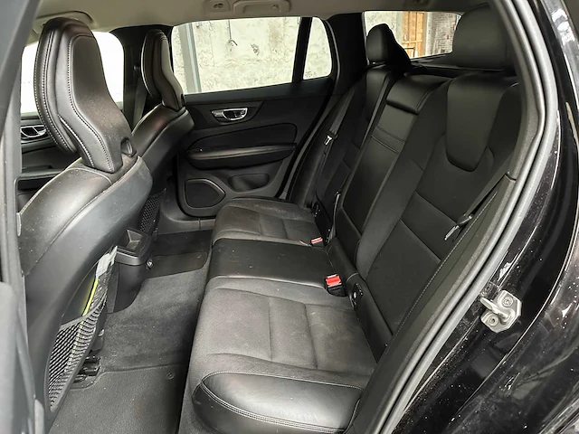 Volvo v60 2.0 d4 momentum 190pk 2018, tf-649-b - afbeelding 24 van  39