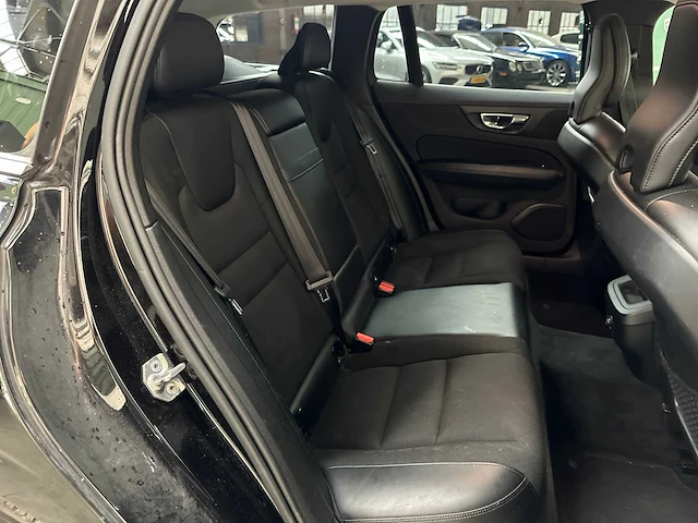 Volvo v60 2.0 d4 momentum 190pk 2018, tf-649-b - afbeelding 28 van  39