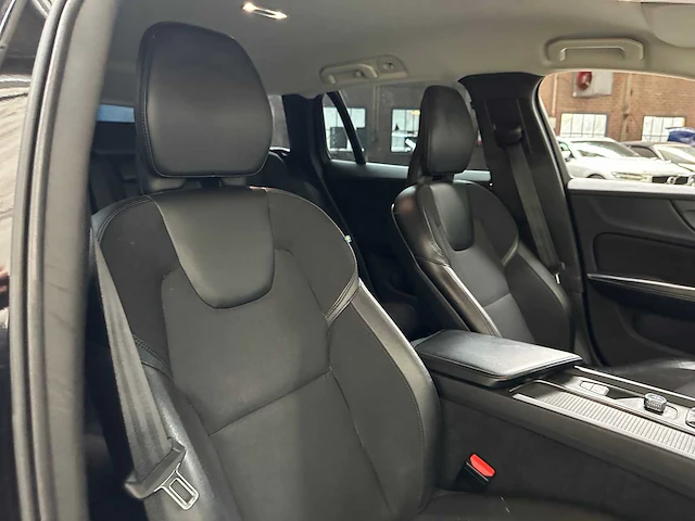 Volvo v60 2.0 d4 momentum 190pk 2018, tf-649-b - afbeelding 31 van  39