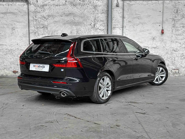 Volvo v60 2.0 d4 momentum 190pk 2018, tf-649-b - afbeelding 2 van  39