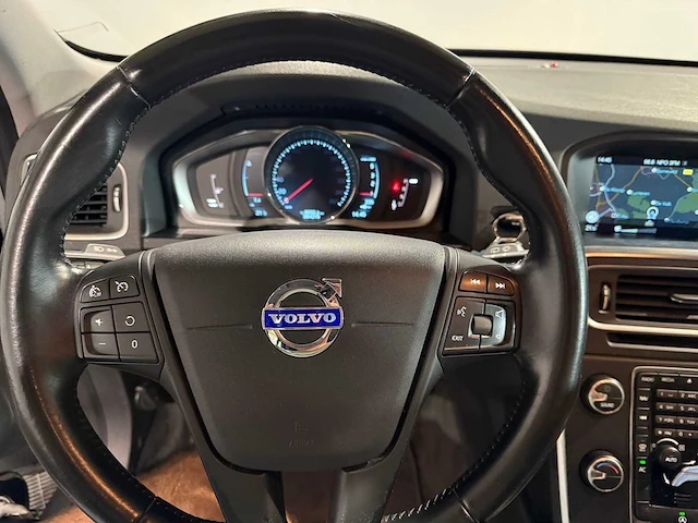 Volvo v60 2.0 d4 summum, 1-ttn-98 - afbeelding 4 van  16