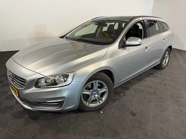 Volvo v60 2.0 d4 summum, 1-ttn-98 - afbeelding 1 van  16