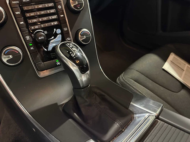 Volvo v60 2.0 d4 summum, 1-ttn-98 - afbeelding 16 van  16
