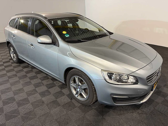 Volvo v60 2.0 d4 summum, 1-ttn-98 - afbeelding 13 van  16