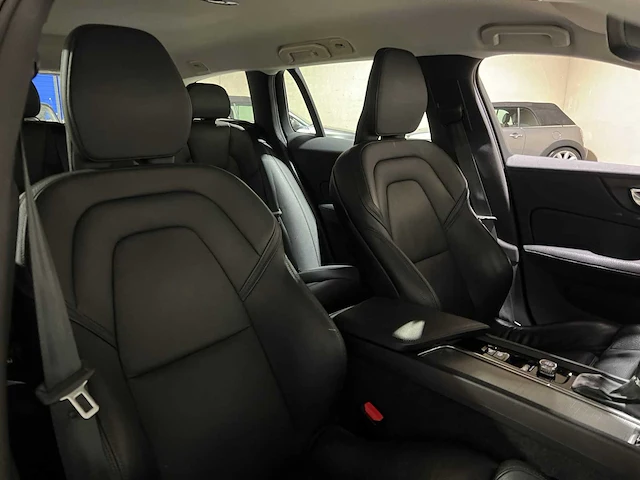 Volvo v60 2.0 t4 inscription 190pk 2020, h-722-rj - afbeelding 36 van  51