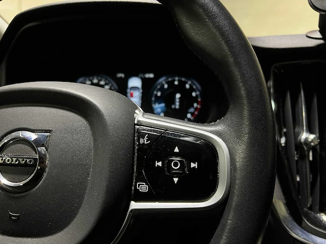 Volvo v60 2.0 t4 inscription 190pk 2020, h-722-rj - afbeelding 16 van  51