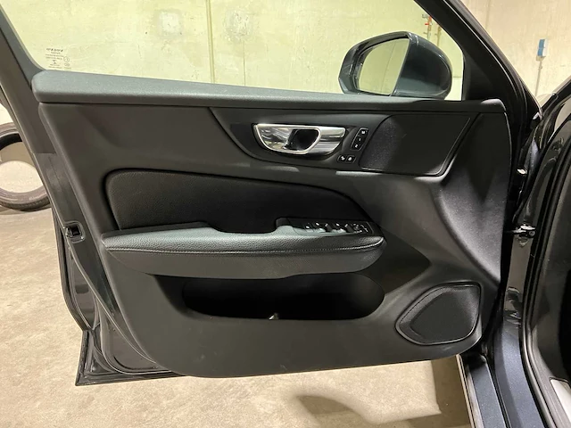 Volvo v60 2.0 t4 inscription 190pk 2020, h-722-rj - afbeelding 24 van  51