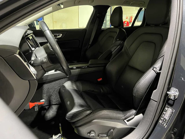 Volvo v60 2.0 t4 inscription 190pk 2020, h-722-rj - afbeelding 25 van  51