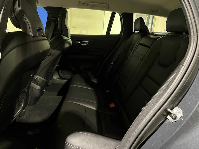 Volvo v60 2.0 t4 inscription 190pk 2020, h-722-rj - afbeelding 28 van  51