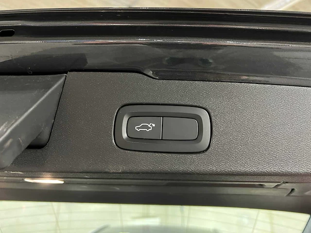 Volvo v60 2.0 t4 inscription 190pk 2020, h-722-rj - afbeelding 30 van  51