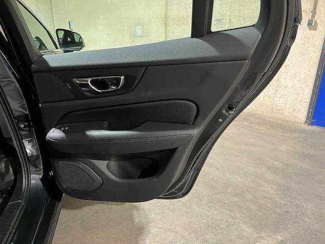 Volvo v60 2.0 t4 inscription 190pk 2020, h-722-rj - afbeelding 31 van  51